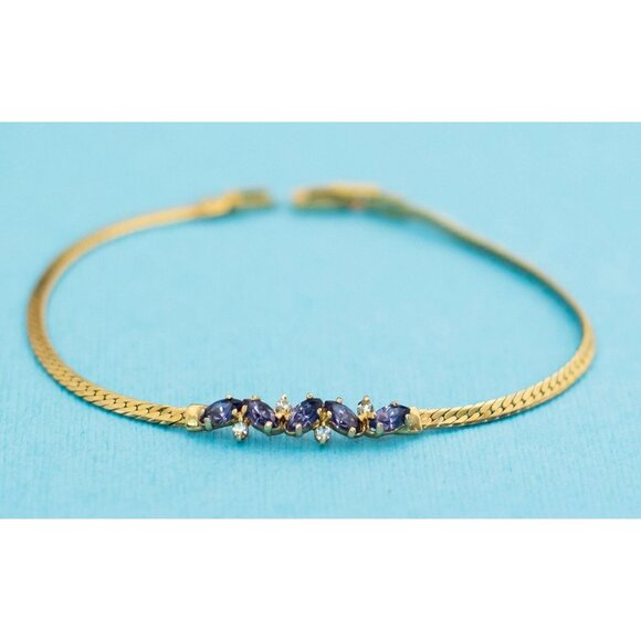 Vintage Dainty Gold Tone Bracelet by Avon - 8 inch - N27 - Picture 1 of 3